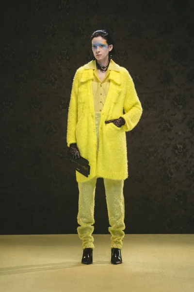 Look 8
